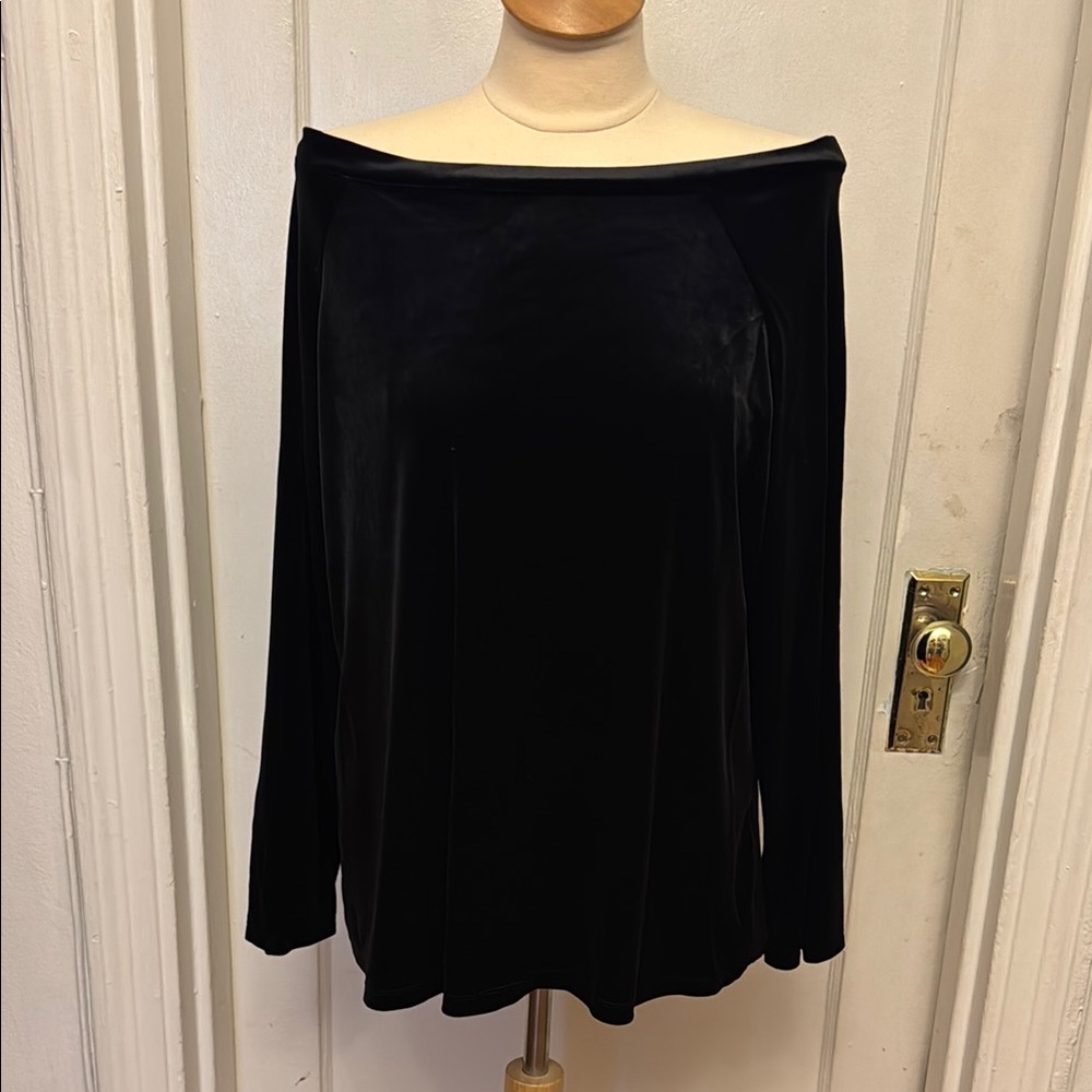 NWT Ann Taylor off shoulder black velvet top size XL.